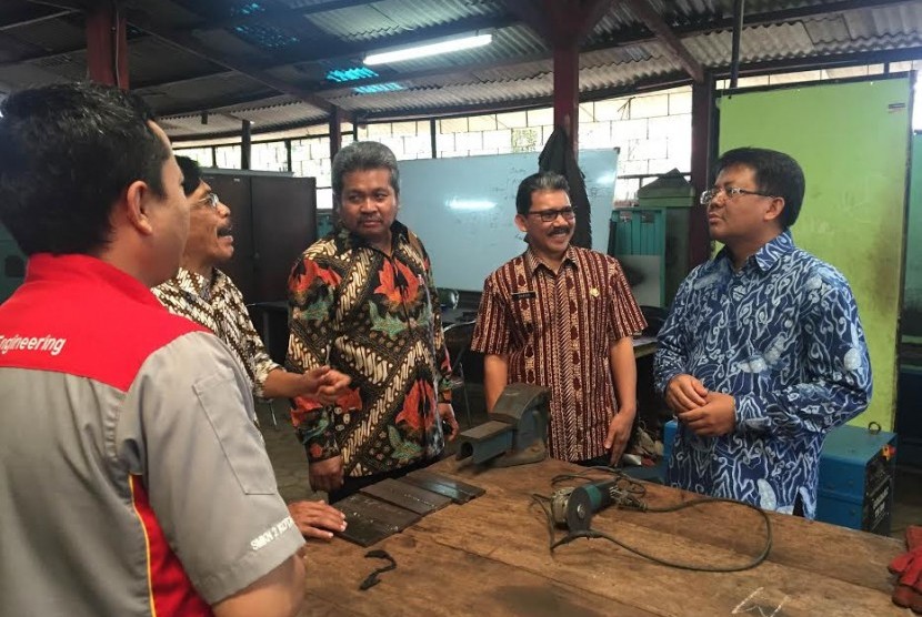 Kunjungan spesifik Komisi X DPR ke SMK di Bandung.