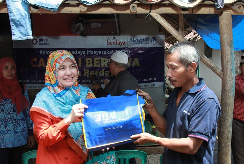 Kunjungan survei dosen UAI ke desa binaan di Bogor.