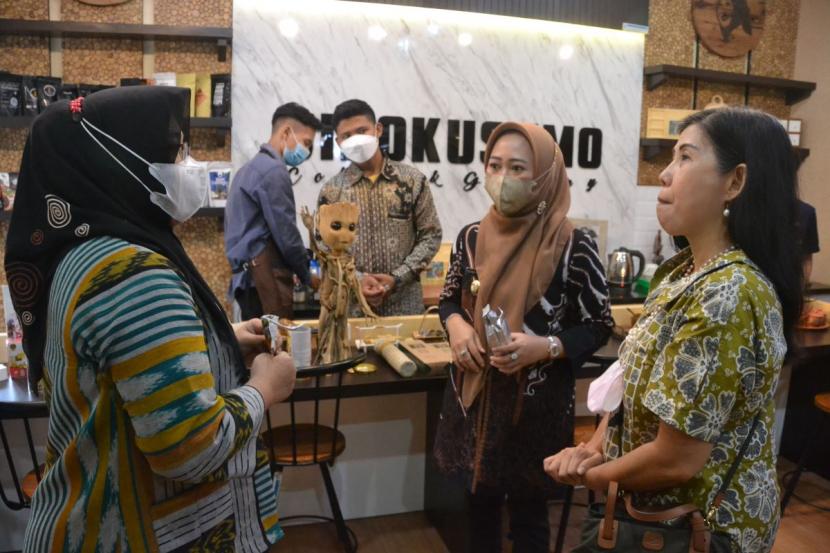 Kunjungan Tim Kurator produk UMKM dari PT Poeri Indonesia didampingi Dinkop UMKM Jawa Tengah untuk mengkurasi produk UMKM Purbalingga.