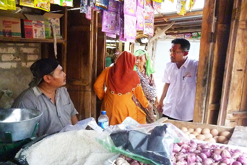 Kunjungi pedagang pasar