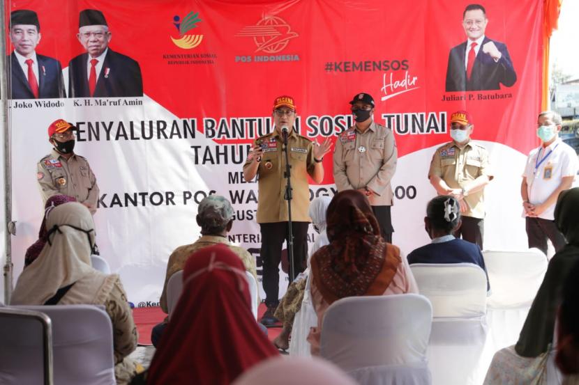 Kunker Menteri Sosial ke Yogyakarta dalam rangka meninjau penyaluran BST.