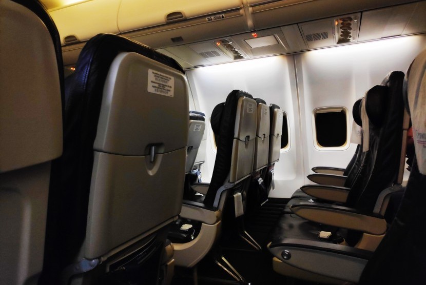 Kursi pesawat. Posisi kursi di pesawat turut menentukan besaran risiko tertular virus corona. 