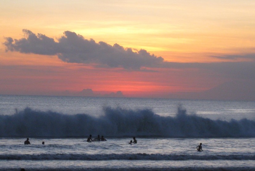  Kuta Beach, Bali (illustration)
