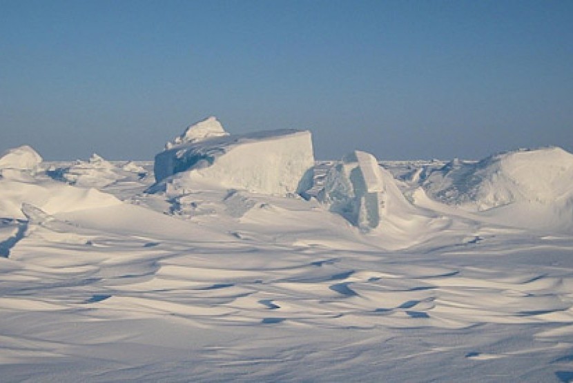 Perairan es di arktika diperkirakan bakal mencair lebih cepat dari waktu yang sebelumnya diperkirakan.  Foto:Kutub Utara
