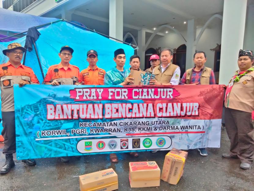 Kwartir Ranting Gerakan Pramuka (Kwarran) Cikarang Utara memberikan bantuan kemanusiaan kepada korban terdampak gempa bumi di Kabupaten Cianjur, Jawa Barat.