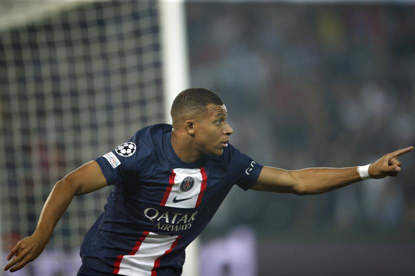 Kylian Mbappe dari Paris Saint-Germain (PSG) merayakan gol ke gawang Juventus. 