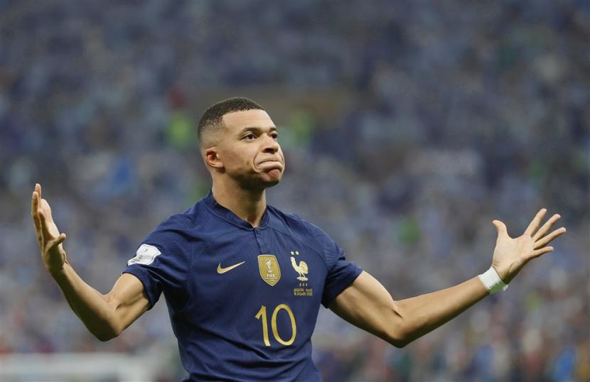 Bintang timnas Prancis dan Paris Saint-Germain (PSG), Kylian Mbappe, yang kini ditunjuk menjadi kapten timnas Prancis di kualifikasi Euro 2024.