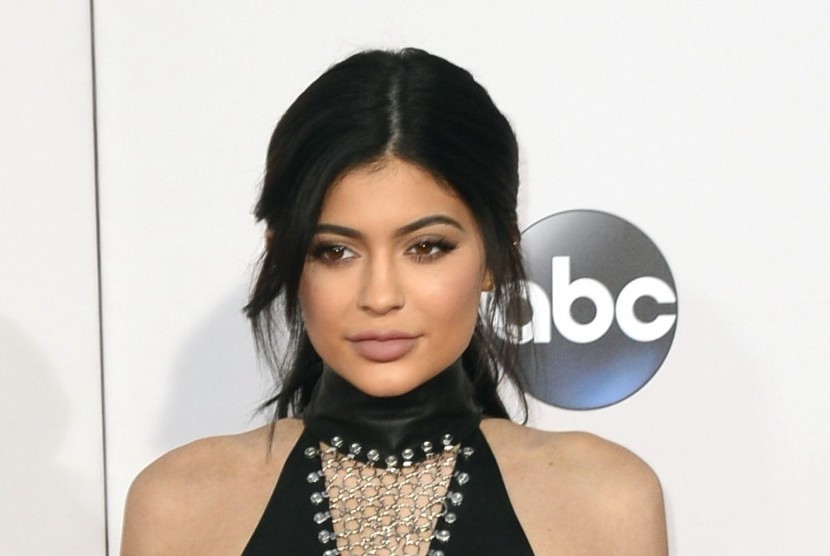 Kylie Jenner Donasikan Hand Sanitizer yang Dibuat Sendiri - Republika Online