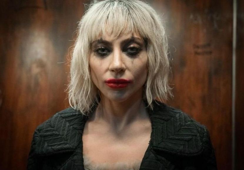 Lady Gaga saat berperan sebagai Harley Quinn di film Joker 2. Selama syuting film ini, Gaga tidak ingin dipanggil dengan nama asli.