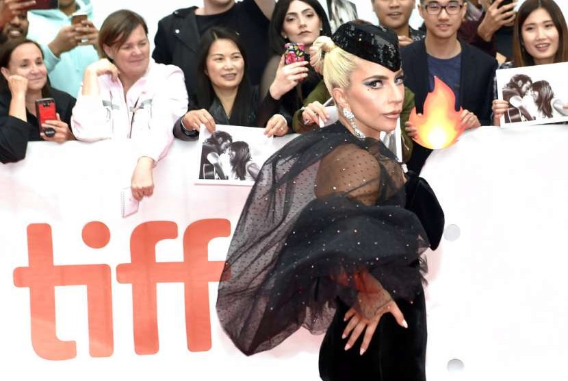 Lady Gaga saat pemutaran fil A Star Is Born di Toronto International Film Festival 2018, Ahad (9/9)..