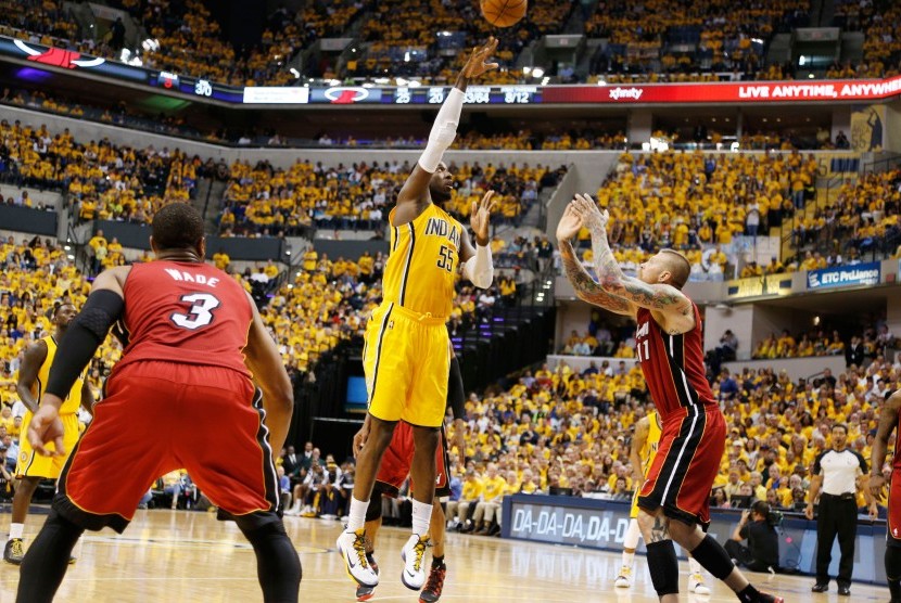 Laga Indiana Pacers Vs Miami Heat pada final NBA Wilayah Timur, Senin (19/5).