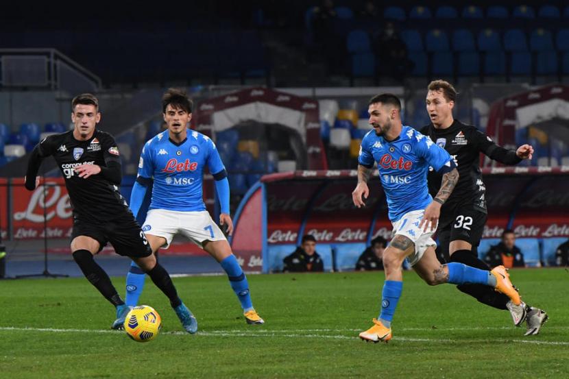 Laga Napoli vs Empoli pada ajang Coppa Italia. 