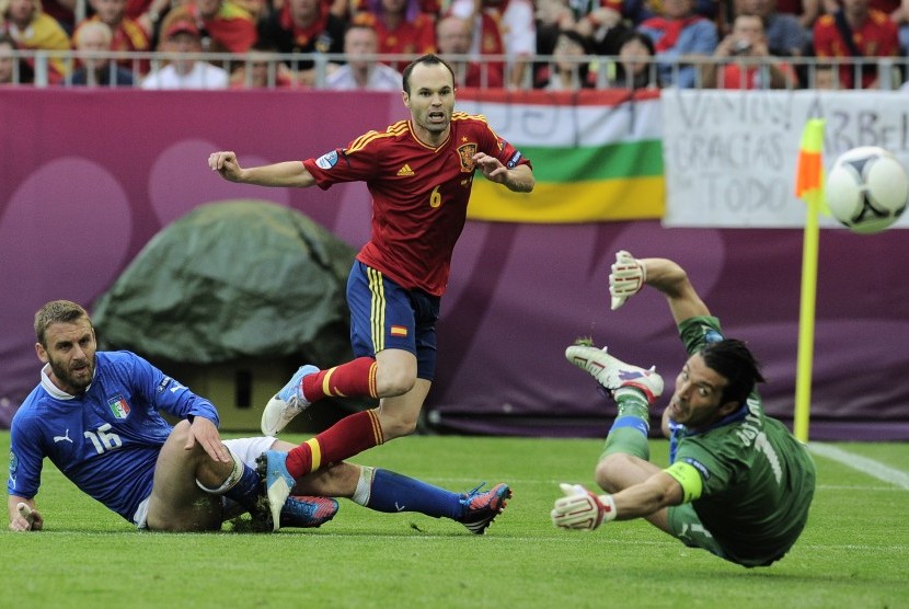 Laga perdana Grup C Piala Eropa 2012 antara Spanyol vs Italia