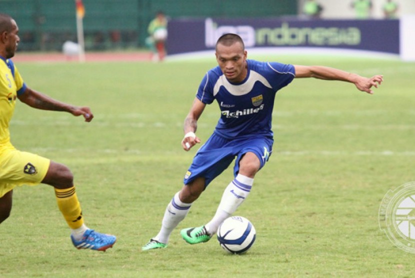 Laga Persib Bandung melawan Persiram Raja Ampat.