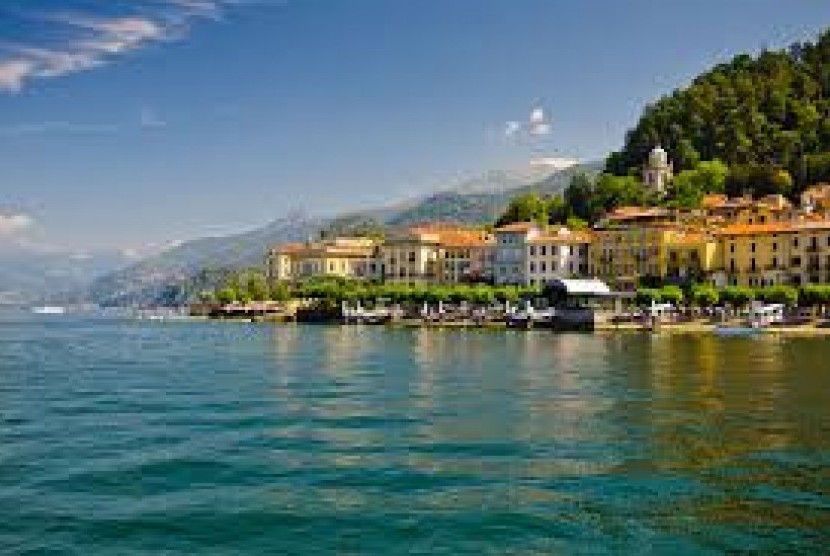Lake Como merupakan salah satu tempat liburan yang digemari para artis, salah satunya George Clooney yang memiliki vila di tepi danau.