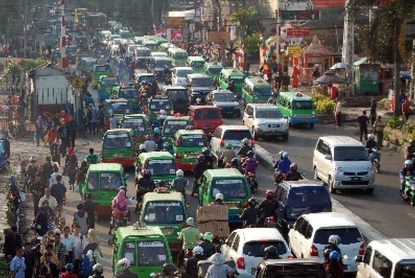 Lalu lintas Bogor yang padat membuat Pemkot Bogor berwacana mengurangi mobil pribadi pada tahun 2017.