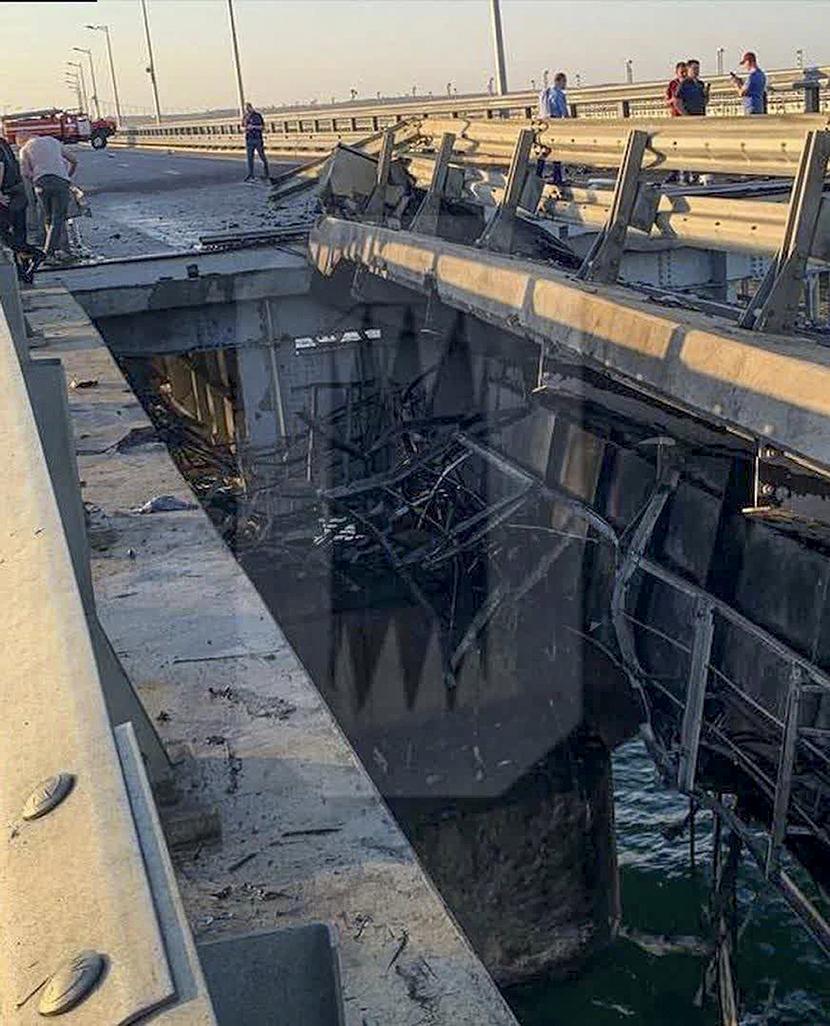 Lalu lintas di di Jembatan Krimea telah dihentikan