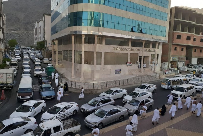 Lalu lintas jalan raya di Kota Makkah saat puncak haji (Ilustrasi).
