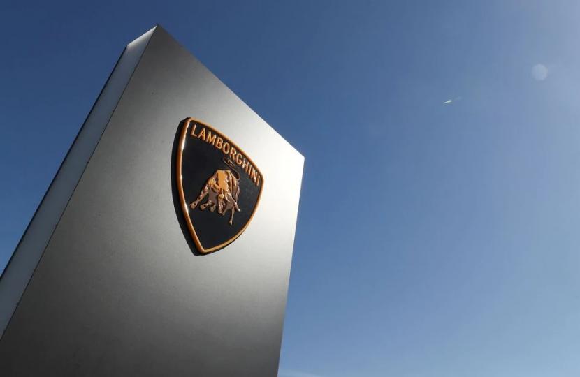 Pabrikan supercar asal Italia, Lamborghini, menjalin kerjasama dengan perusahaan sepeda ternama, 3T, untuk produksi 3T Exploro Racemax x Huracn Sterrato.