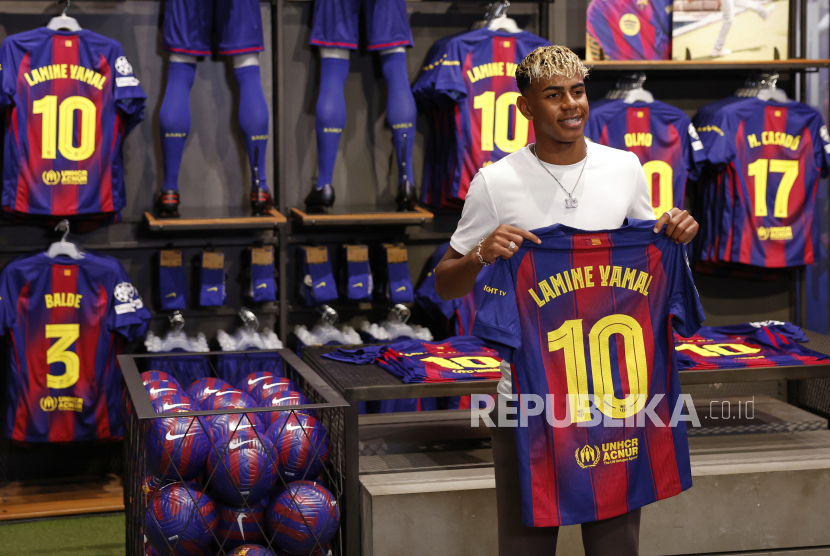 Ada Nenek yang Dicintai Saat Yamal Tanda Tangan Kontrak Baru di Barcelona