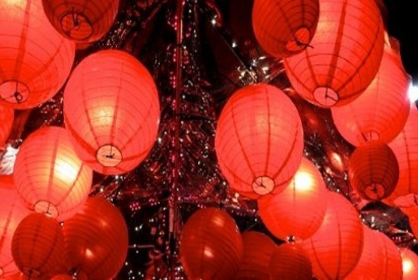 Lampion-lampion hias mewarnai perayaan tahun baru kalender Masehi di Cina (ilustrasi)