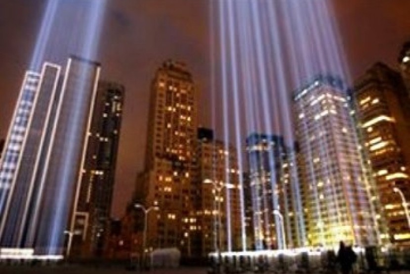Lampu sorot penanda lokasi bekas menara kembar WTC atau dikenal sebagai Ground Zero.