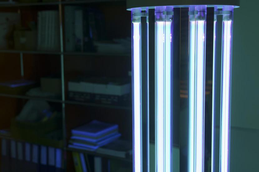 Lampu UV dipakai di perpustakaan Jepang untuk sterilisasi koleksi bukunya.