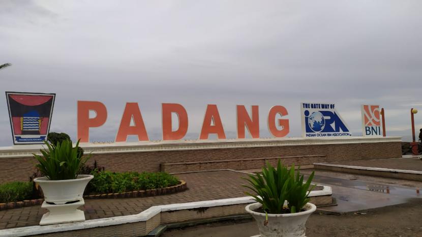 Land mark Kota Padang. Kepala Dinas Kominfo Sumatera Barat Jasman Rizal mengatakan hari ini, Senin (25/5) ada 6 orang warga Sumbar yang dinyatakan sembuh dari Covid-19.