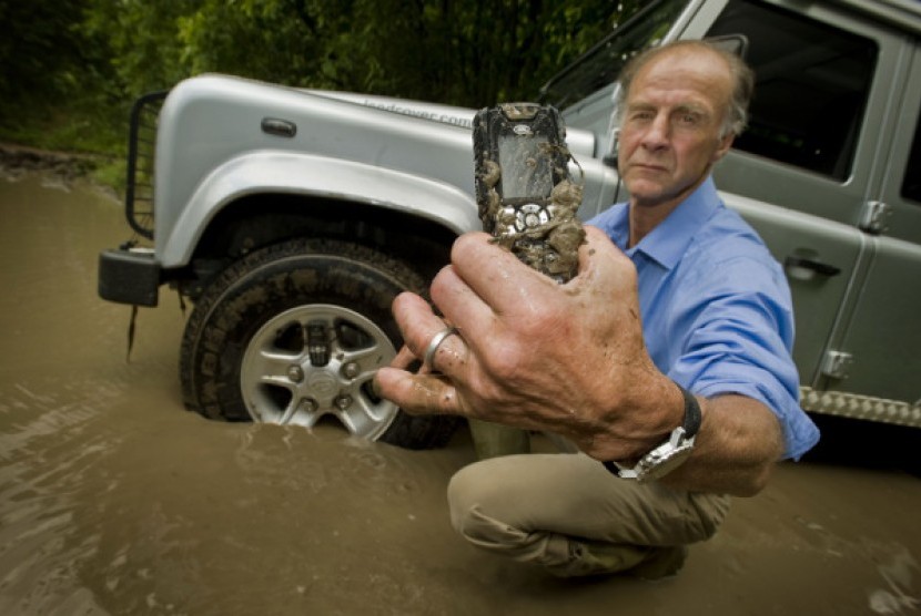 Land Rover Bakal Buat Smartphone tahan terhadap kondisi alam