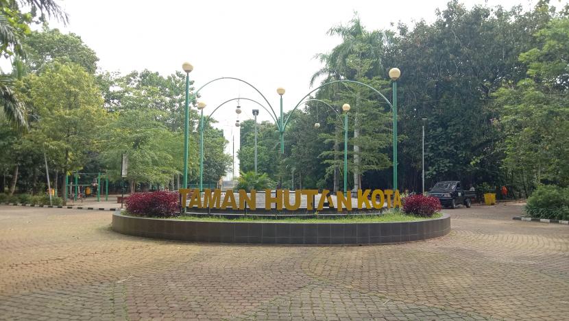 Landmark Taman Hutan Kota Patriot Bina Bangsa Kota Bekasi.
