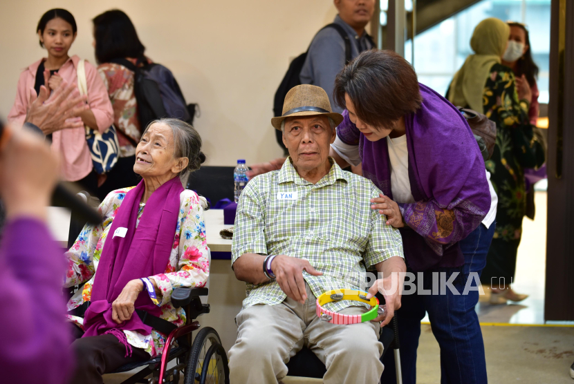 Lansia dalam acara Bulan Alzheimer Dunia yang diinisiasi Alzheimer Indonesia, Rabu (17/9/2025). Kementerian Kesehatan telah membuat sejumlah program untuk meningkatkan kualitas hidup lansia.