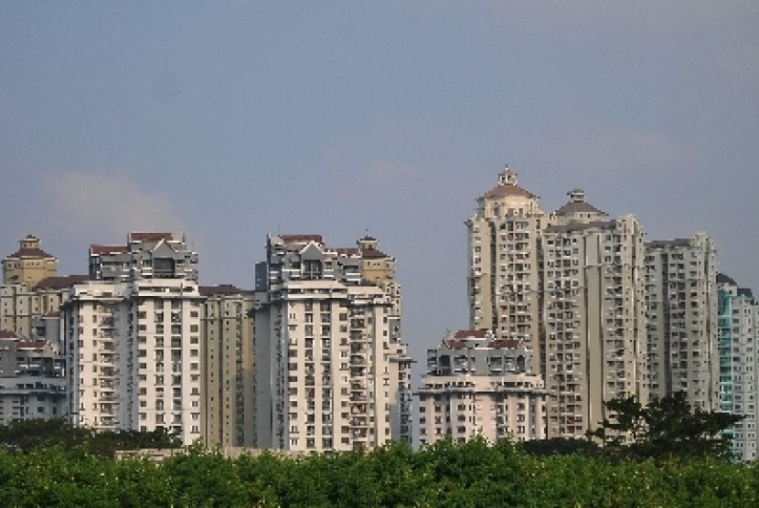  Lanskap gedung apartemen (rumah susun vertikal) di kawasan Kemayoran, Jakarta