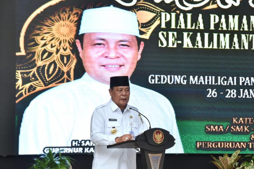Lantunan shalawat yang dipimpin Gubernur Kalsel, Dr (HC) H Sahbirin Noor sontak diikuti seluruh hadirin, mengiringi atau mengawali pembukaan Lomba Habsyi Piala Paman Birin se-Kalimantan Selatan tahun 2022. 