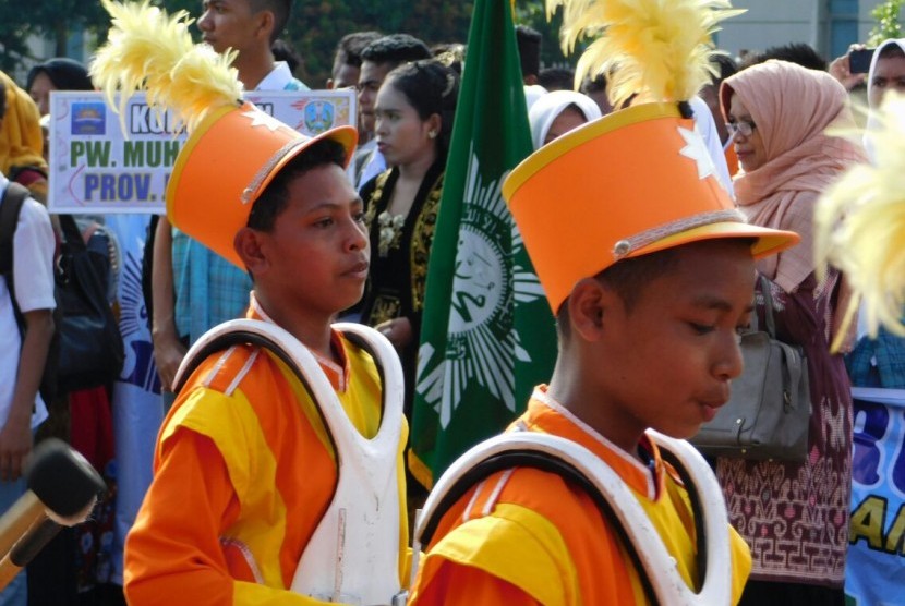 Lapangan Merdeka Kota Ambon, Provinsi Maluku, dipadati ratusan peserta pawai taaruf pada Kamis (23/2) pagi. Pawai taaruf termasuk dalam rangkaian acara Tanwir Muhammadiyah yang digelar di Islamic Center Ambon pada Jumat (24/2) sampai Ahad (26/2).  