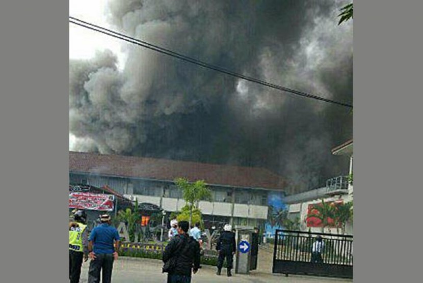 Lapas Banceuy yang terbakar di Jalan Soekano Hatta, Bandung, Sabtu (23/4).