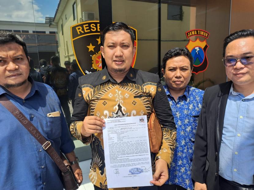 Laporan pengaduan Pimpinan Daerah Muhammadiyah Surabaya terhadap peneliti BRIN Andi Pangerang (AP) Hasanuddin ke Polda Jatim. 