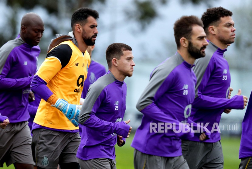 Latihan Fc Porto. Pemain FC Porto menjalanai sesi pelatihan di pusat pelatihan Olival di Vila Nova de Gaia, dekat Porto, Portugal. FC Porto  akan menghadapi AS Roma dalam pertandingan Liga Champions.