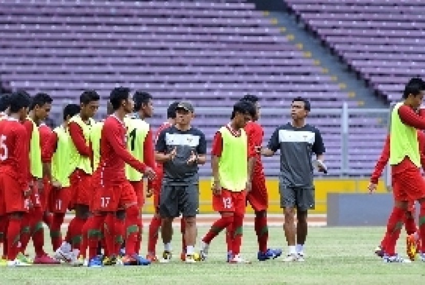 Latihan Timnas PSSI di Stadion Utama Gelora Bung Karno, Jakarta.