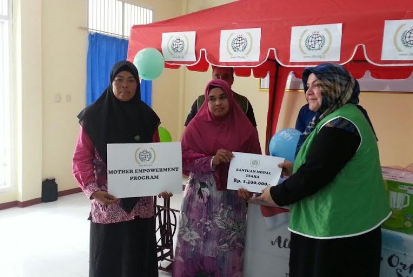 Launching “Mother Empowerment Program” kerja sama PKPU dan IHH Humanitarian Relief Foundation Turkey. 