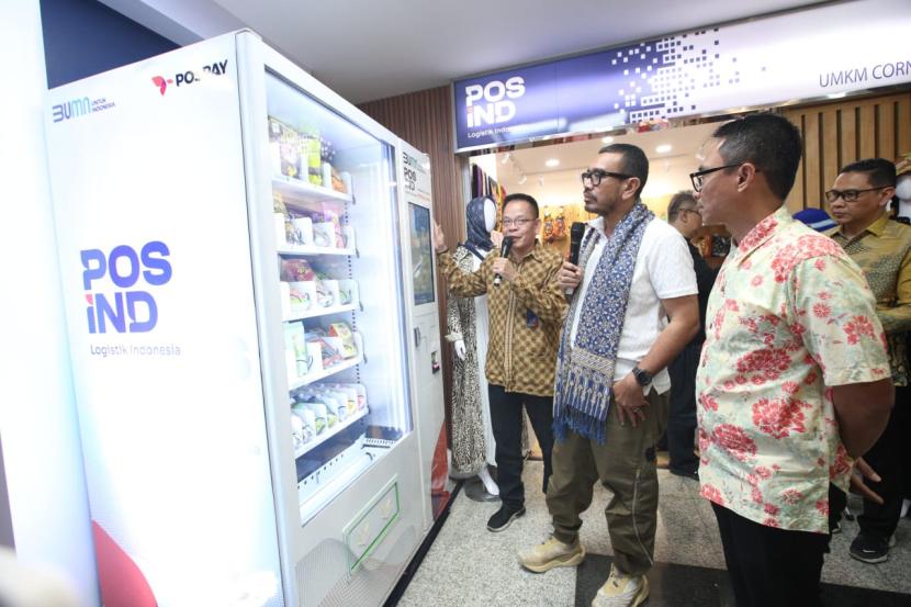 Launching vending machine dan UMKM Corner di PosIND Bandung 