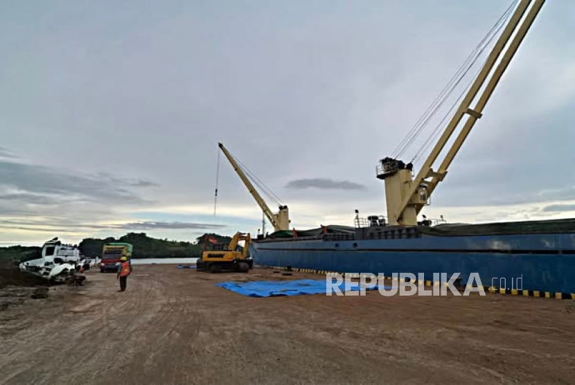 Bea Cukai Parepare Layani Ekspor Tiga Ribu Bungkil Sawit Tujuan Vietnam