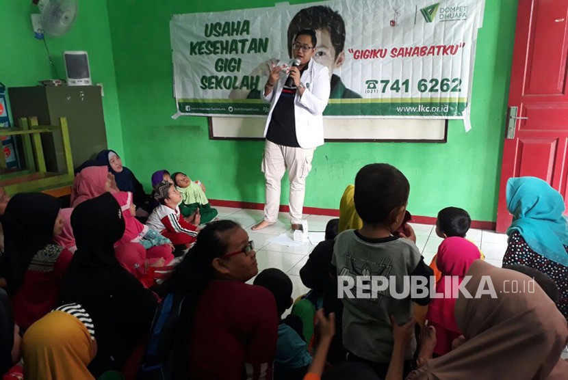 Layanan Kesehatan Cuma-Cuma Dompet Dhuafa (LKC DD) Banten menggelar kegiatan pemeriksaan gigi bagi anak usia balita. Pemeriksaan diadakan di Panti Asuhan Yayasan Pembangunan Masyarakat Sejahtera (YPMS) pada TK Islam Pamastra, Pamulang, Tangerang Selatan, Rabu (25/7).