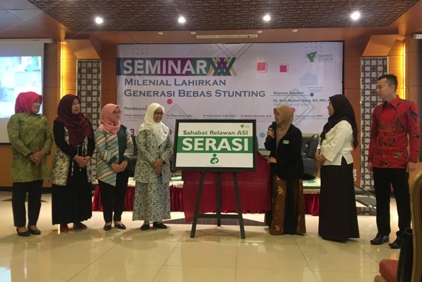 Layanan Kesehatan Cuma-Cuma (LKC) Dompet Dhuafa meresmikan gerakan Sahabat Relawan Asi (Serasi) dalam seminar Milenial Lahirkan Generasi Bebas Stunting di Aula RS Sari Asih, Ciputat, Tangerang Selatan, Kamis (23/1).
