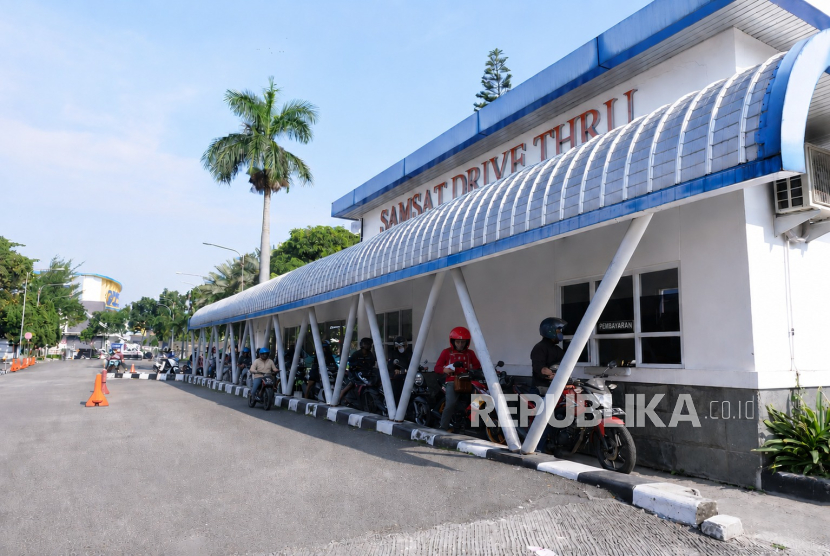 Layanan Samsat Drive Thru.