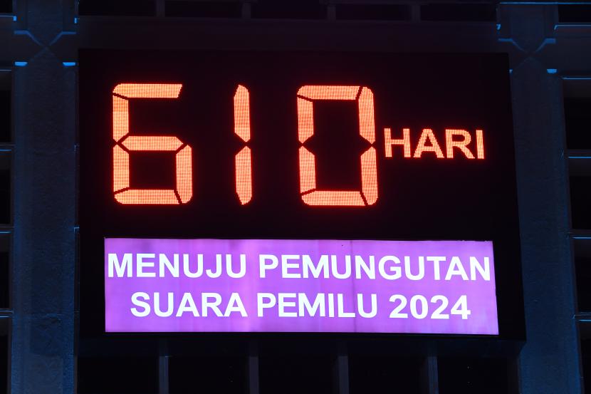 Layar digital menampilkan hitung mundur menuju hari pemungutan suara dalam Peluncuran Tahapan Pemilu 2024 di Gedung KPU, Jakarta, Selasa (14/6/2022). Acara tersebut menjadi penanda secara resmi dimulainya tahapan-tahapan Pemilu, yakni Pemilu serentak pada 14 Februari 2024 dan Pilkada serentak pada 27 November 2024. 
