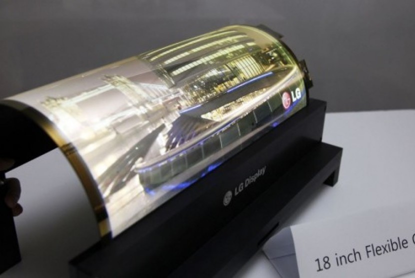 Layar OLED LG yang dapat digulung seperti koran.