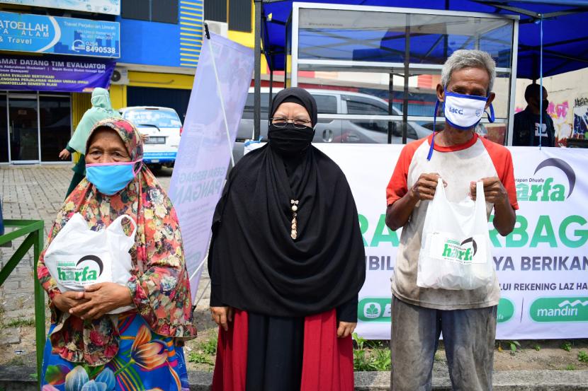  LAZ Harapan Dhuafa melakukan launching program gerai berbagi pangan, Senin (14/9) tepatnya di Kebon Jahe, Kota Serang-Banten, yang diperuntukan bagi warga terdampak Covid-19 dan mereka yang membutuhkan. 