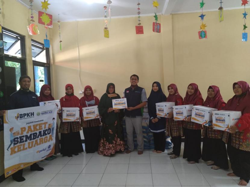 Laz Nahwa Nur bersinergi dengan Badan Pengelola Keuangan Haji (BPKH) dan DT Peduli  pada hari Kamis (25/06) menyalurkan bantuan berupa Paket Sembako kepada  Guru Ikatan Guru Raudhatul Atfal (IGRA) di Kabupaten Bogor.