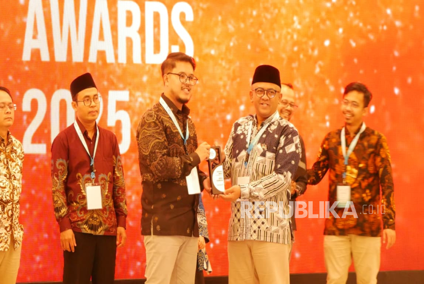 LAZ Sinergi Foundation mendapatkan tiga penghargaan dari Forum Zakat (FOZ) kategori Program Inovatif.