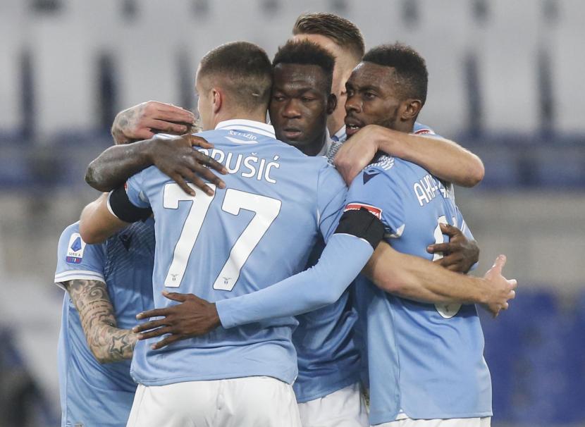 Lazio butuh satu kemenangan dari AS Roma untuk mencetak rekor tiga kemenangan beruntun di pentas Liga Serie A Italia.